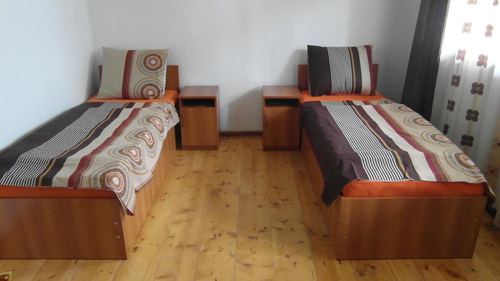 Gvirilas Sakhli Guest House Khashuri Стая снимка