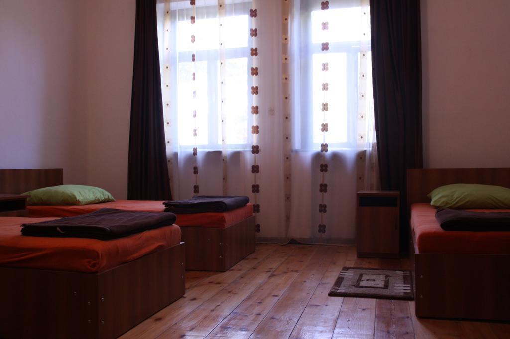 Gvirilas Sakhli Guest House Khashuri Екстериор снимка